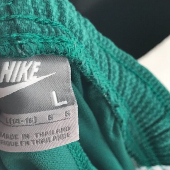 NIKE Men Workout Athletic Green Training Shorts - Picture 9 of 9